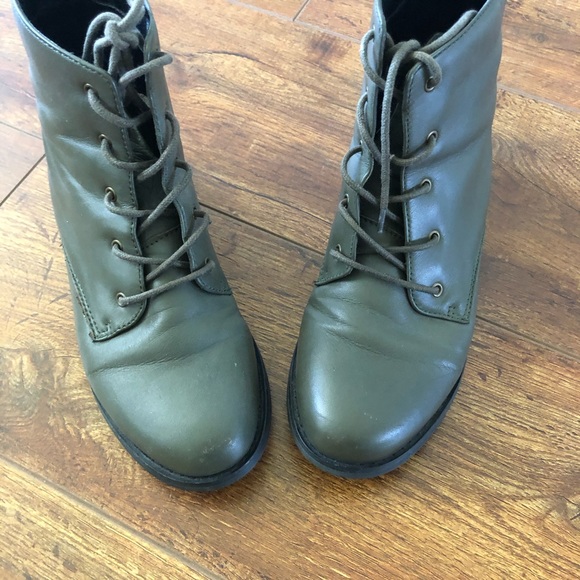 🌸3/$10Shellys London boot 🥾 - Picture 4 of 8